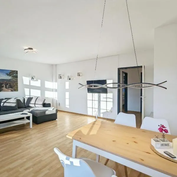 HW2B - Urlaubsmagie - Wohlfühlwohnung mit Balkon, Pool, Sauna & Terrasse, hotel v destinaci Sebnitz