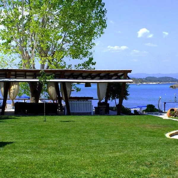 Christaras Apartments, hotel v destinaci Vourvourou