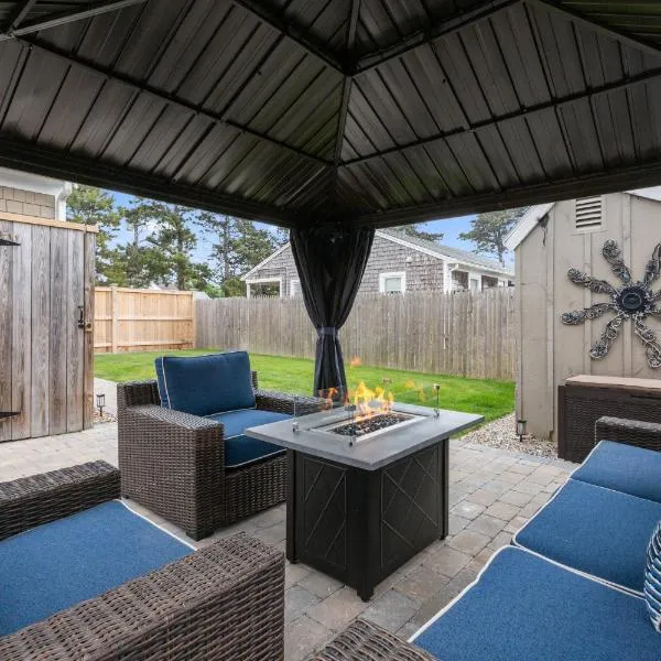 3-min Walk To Beach! Private Luxury Backyard!, hotel in Dennis