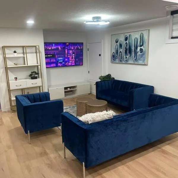 Modern 2Bedroom suite in SW Edmonton close to Edmonton International Airport, hotel in Edmonton
