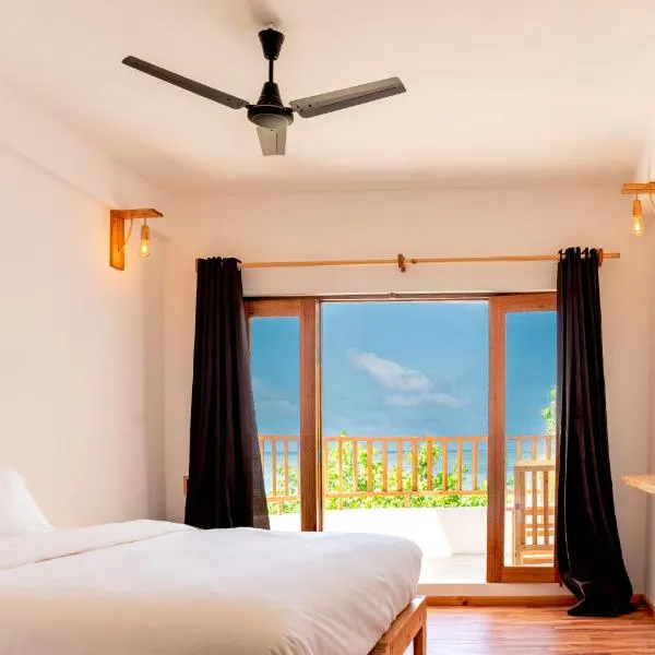 Manta Sea View Himandhoo, hotel in Athuruga Island