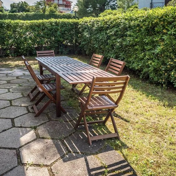 M085 - Marcelli, trilocale con giardino al Residence MARE VERDE, hotel v destinácii Marcelli