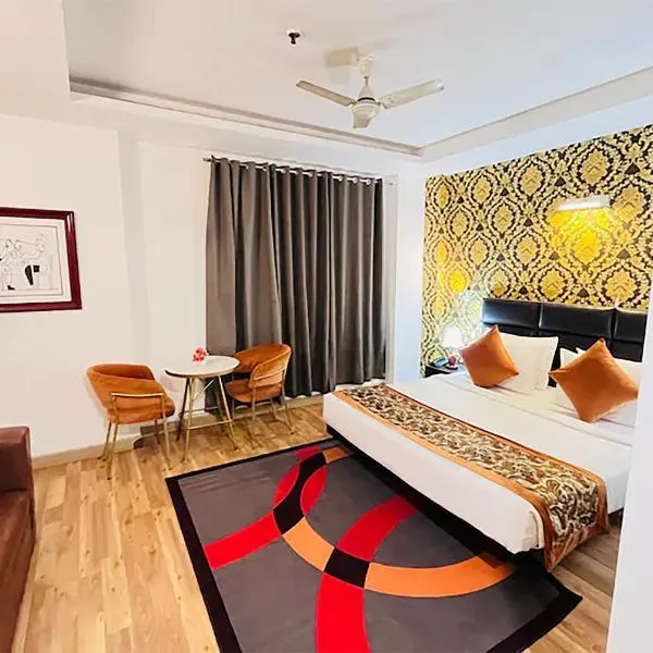 Qotel Hotel AT Residency Kaushambi Anand Vihar, hotel in Ghaziabad