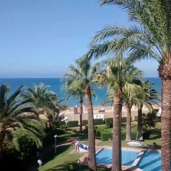 Apartamento Primera Linea de Playa. DENIA, hotel in Denia