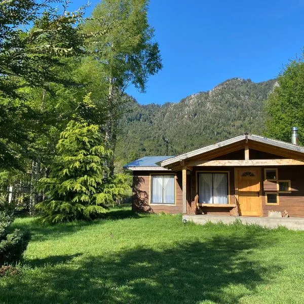 Cabaña Llonquén, hotel a Liquiñe