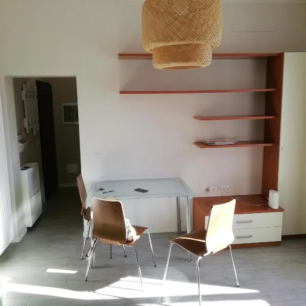 Delizioso trilocale Lodi città, hotel v destinaci Lodi