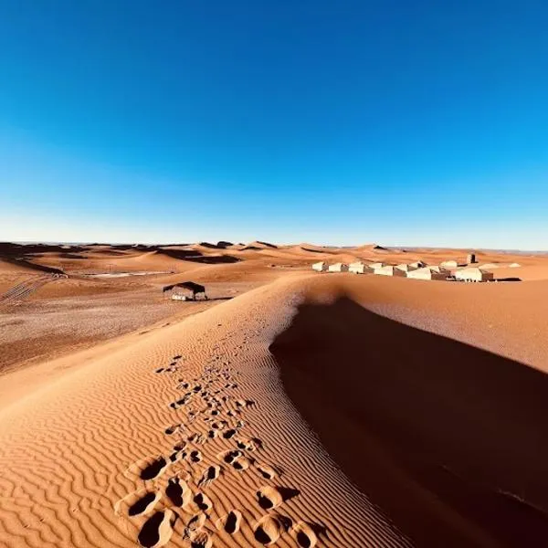 Desert Waves Excursion، فندق في Mhamid