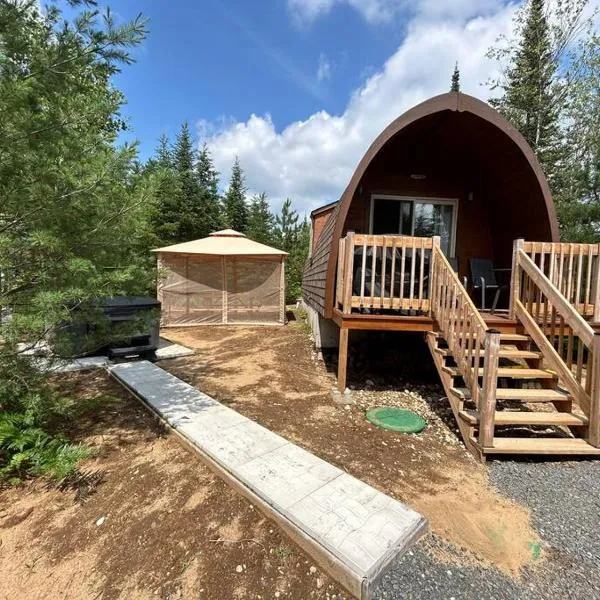 Chalet Alice à louer avec Spa Mauricie, hotel in Saint-Alexis-des-Monts