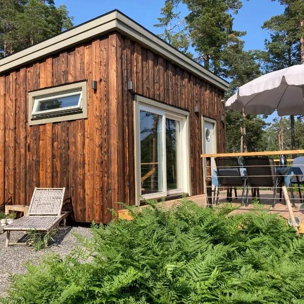 Fullt utrustat Minihus på landet, hotel in Nynäshamn