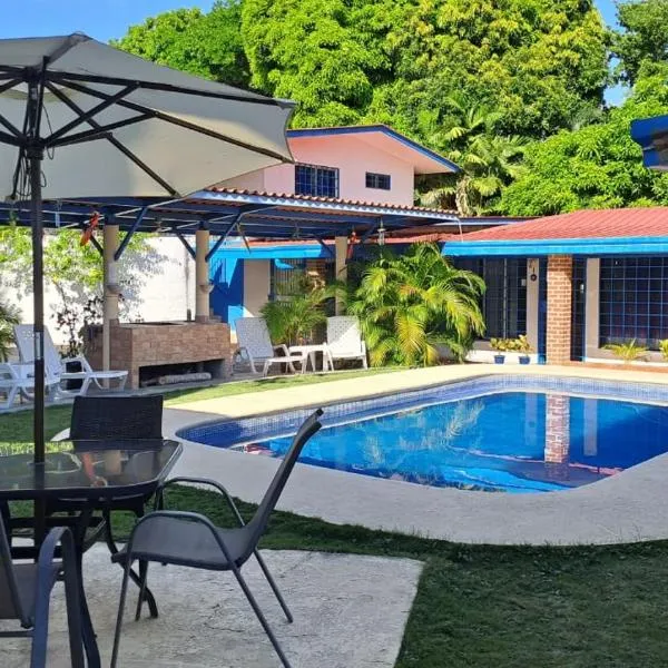 Hostal Villa Mayte Coronado, hotel v destinaci Las Lajas