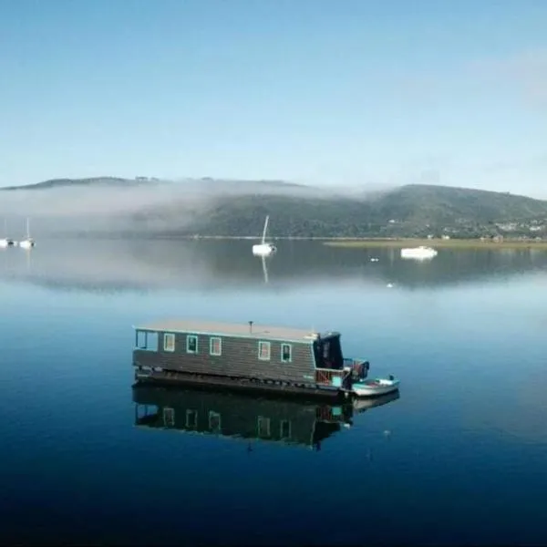 Knysna Houseboat Myrtle、クニスナのホテル