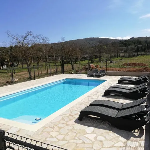 Mas Del Llop Blanc - Dog friendly Hostal Rural - B&B, hotel Sobrestany városában