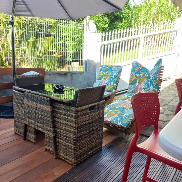 Joli appartement, hotel in Rivière-Pilote