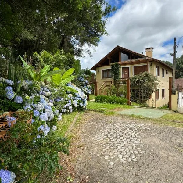 Recanto DOIS Pinheiros RS, hotel v destinaci Canela