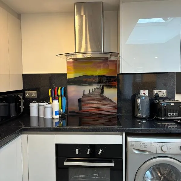 하이위컴에 위치한 호텔 Newly Build 2BR Property with free parking