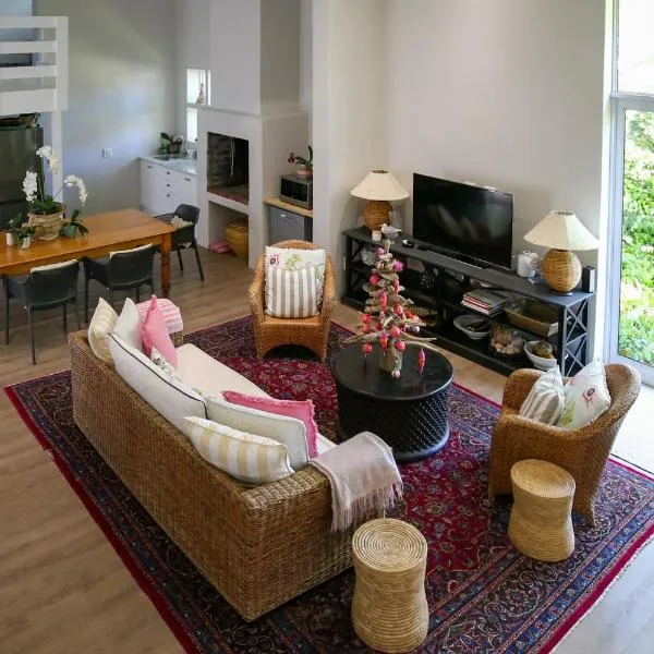 Ivy House - Super Spacious Spot- Somerset West, ξενοδοχείο σε Somerset West