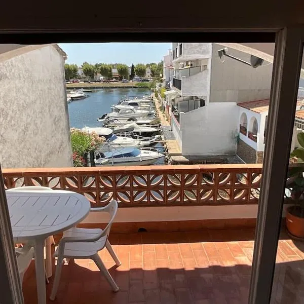 Lindo apartamento con vistas al puerto Mistral, hotel v destinaci Empuriabrava
