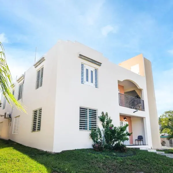 Colinas Del Atlantico 2 floors, hotel in Isabela