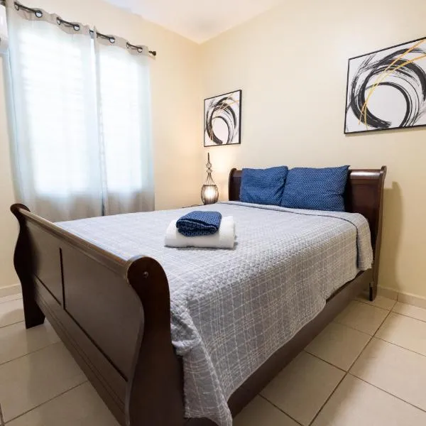 Colinas del Atlantico Vacational House 2nd Floor, hotel Isabelában