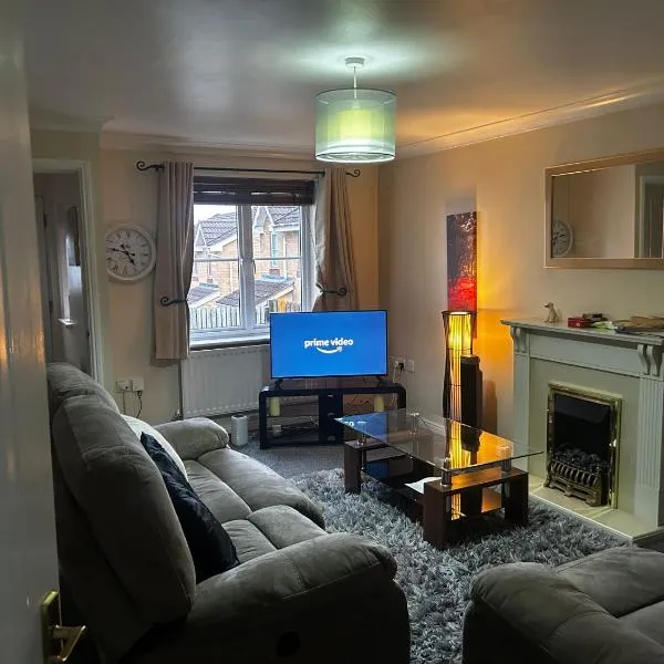 Brades Rise House - 3 bedroom house with 2 toilets with a private garden, hotel in Birmingham