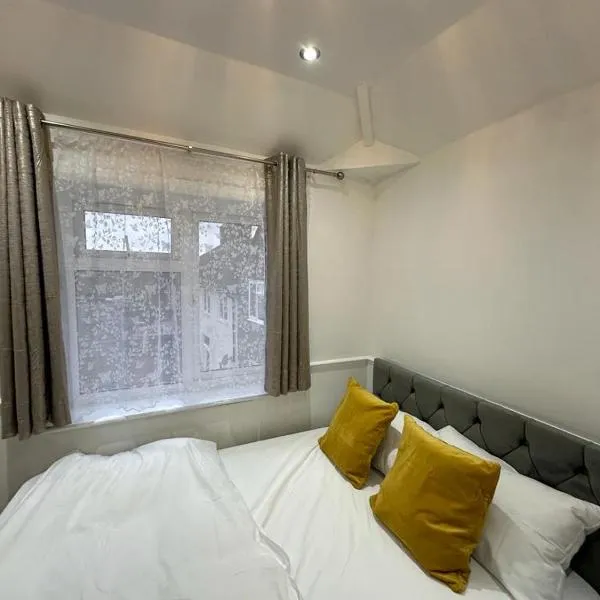 Cosy Smart/Small Double Room in Keedonwood Road Bromley โรงแรมในบรอมลีย์