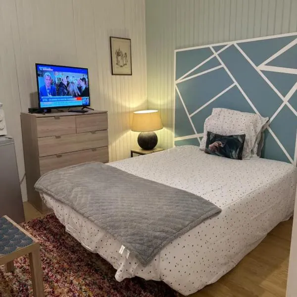 Studio avec petit déjeuner offert, hotel v destinaci Chateaubriant