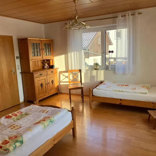 Zimmer-Ferienwohnung Aalen/Westhausen، فندق في فيستهاوزن