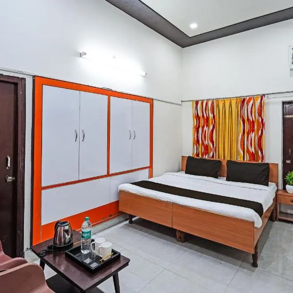 Super OYO Flagship Cozy Homestay, ξενοδοχείο σε Jhājra