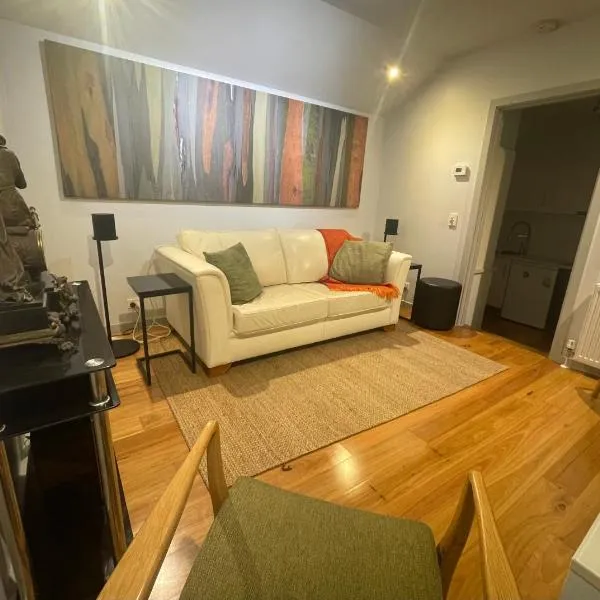 Halls Retreat - Luxury with a spa, hotel in Baw Baw Village