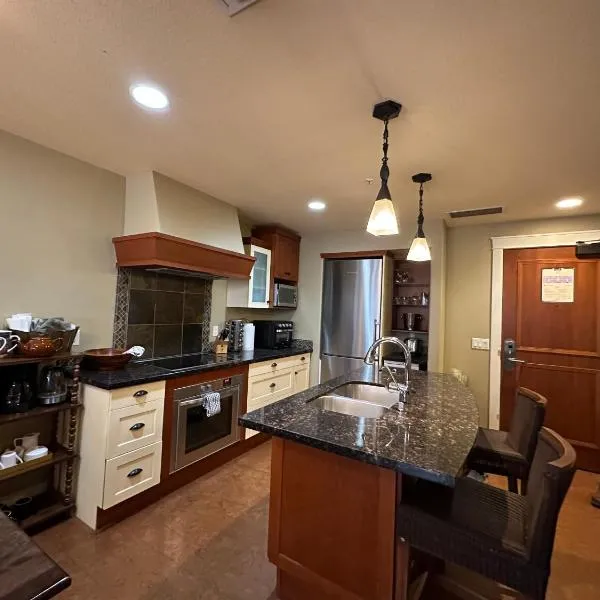 Solara Mountain Retreat - Pool - Hot Tub - Spa - Gym, hotel v destinaci Canmore