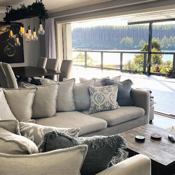 Luxury Lake House Retreat, khách sạn ở Mangakino