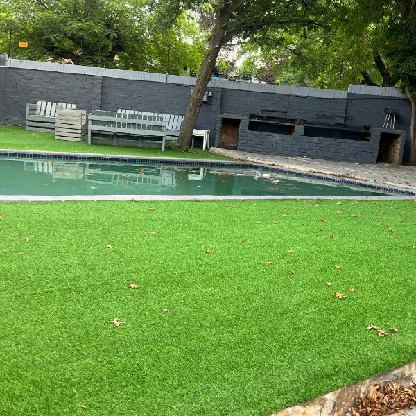 Ubuntu Lifestyle Estate - Phalaphala DeLux, hotel in Krugersdorp