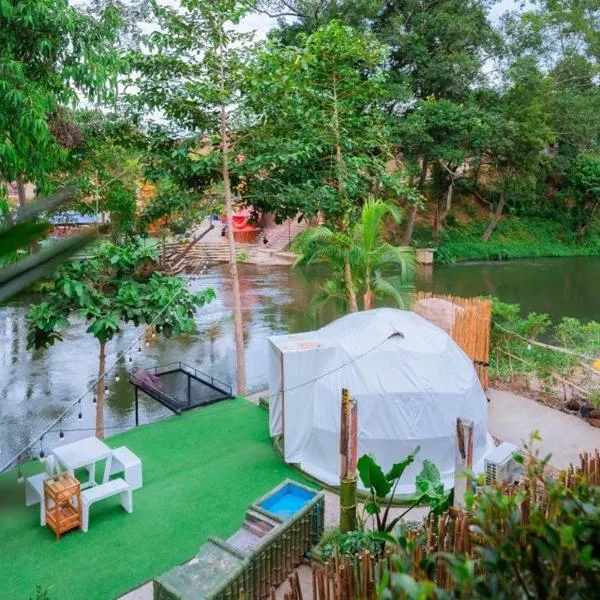 แก่งกระจาน นอนโดม ริมน้ำ, hotel v destinácii Phetchaburi