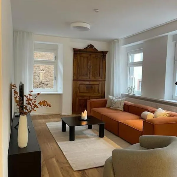 BG Living & Hosting - Stilvolle Mosel-Ferienwohnung "Alte Apotheke" in Ürzig - 2 Schlafzimmer, bis 5 Personen, Fahrradkeller & WLAN, hotel in Ürzig