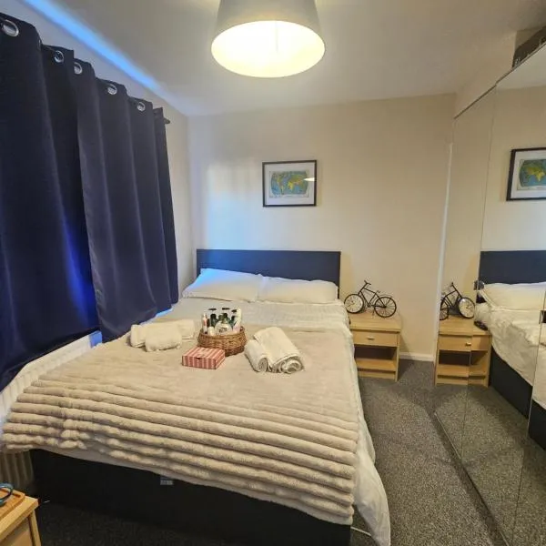 Double bedroom located close to Manchester Airport, hotell i Wythenshawe