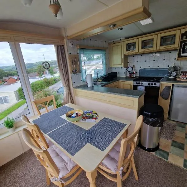 Haven on the Hill 2 Bed Caravan with Town Views of Aberystwyth F7, hotel v destinaci Aberystwyth