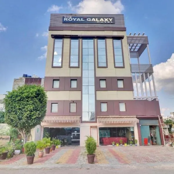 The Royal Galaxy - Sec. 12 Dwarka Metro Station, готель у місті Najafgarh