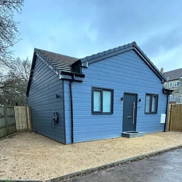 New Build Cosy Bungalow near Bath and Bristol、ウィックのホテル