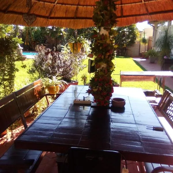 Casa Villa Guest House, hotel a Carletonville