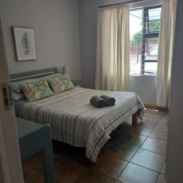 Spacious, bright private flat，位于格拉夫-里内特的酒店