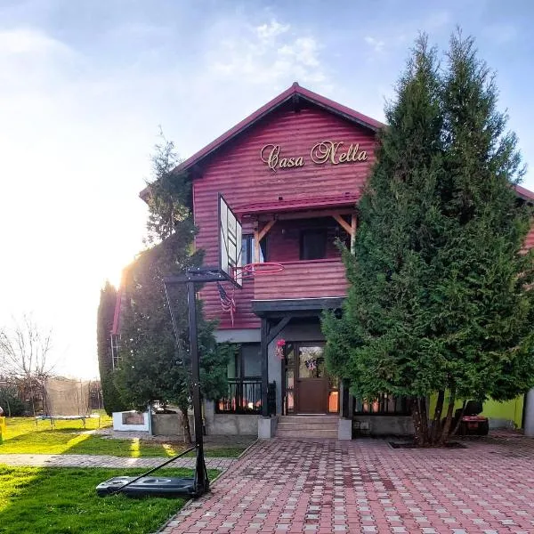 Casa Nella, hotel in Hălchiu