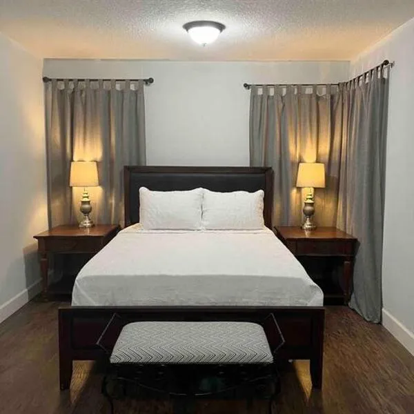 ☆The Oasis in Murray Hill☆ -sleeps 8- WiFi- Cozy, hotel in Jacksonville