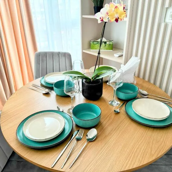 Stylish Apartment Getaway with self check-in and free parking lot, hotel in Arad