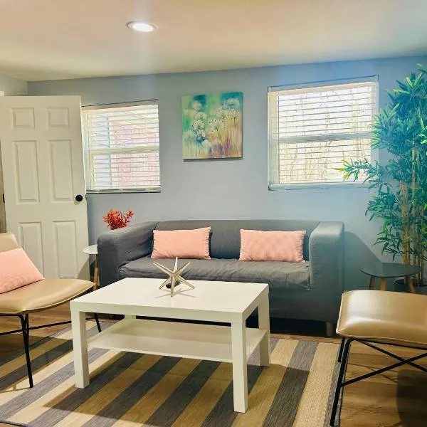 Serene & Cozy Stay near Lake Norman, hotel u gradu Denver