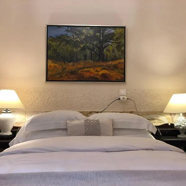 Porfyra Deluxe Guesthouse、カラブリタのホテル