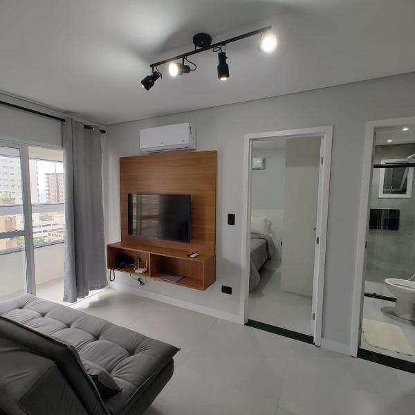 Apto com lazer completo, piscina, ar, mercadinho e pet friendly a 1 min da praia - Foto 5