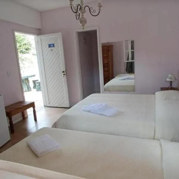 "Cantinho das serenatas" em suítes e flats com cozinha e churrasqueira, hotel en Conservatória