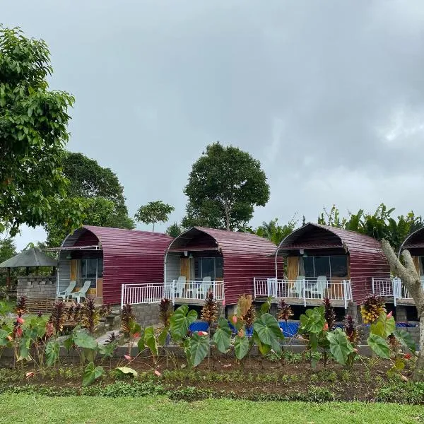 Bali Strawberry Glamping and Camp Bedugul, hotel en Tabanan