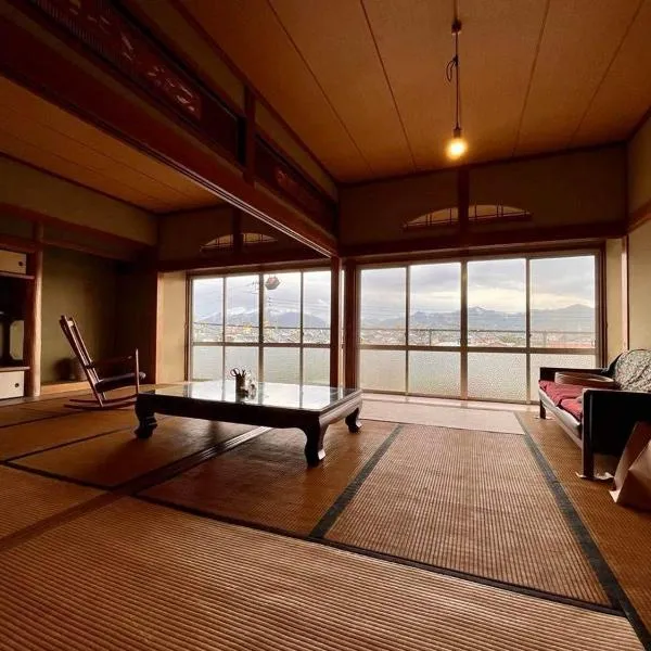 住み開き宿 鶴島邸 Tsurushima stay, hotel di Nagato