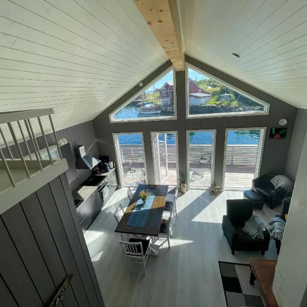 Reinvikbua - Seaside Cabin in Finnvika, Stamsund, hotel in Stamsund